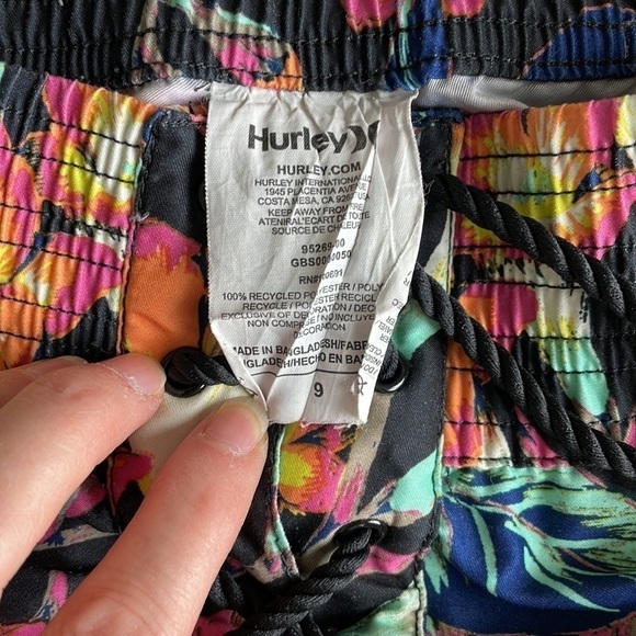 Sz9 Hurley floral board shorts in EUC - Picture 7 of 7